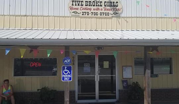 5 Broke Girls - Horse Cave, KY