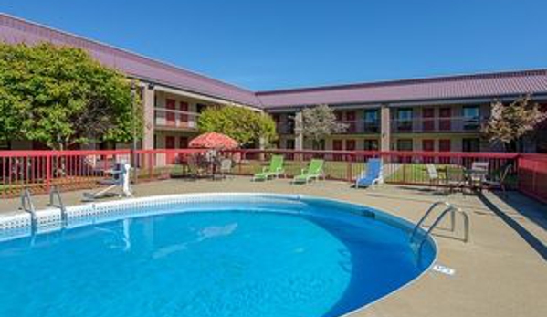 Red Roof Inn - Kingsport, TN