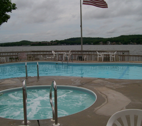 Golden Hoseshoe Condo Rentals - Lake Ozark, MO