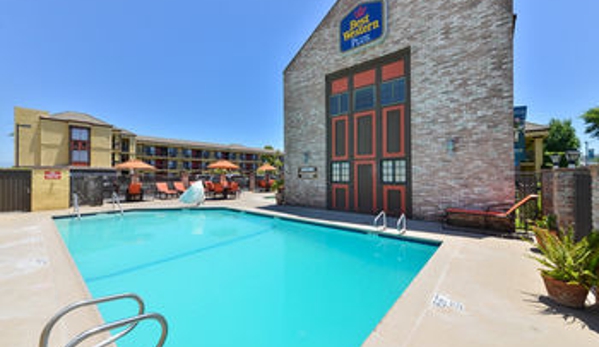 Best Western Plus Raffles Inn & Suites - Anaheim, CA