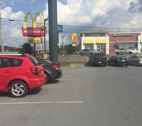 McDonald's - Calhoun, GA. Lot view