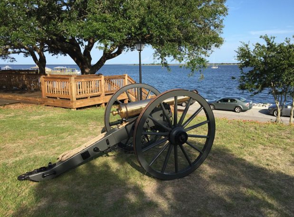 Captain Newton's Inn - Southport, NC