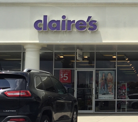 Claire's - Calhoun, GA. Lot view