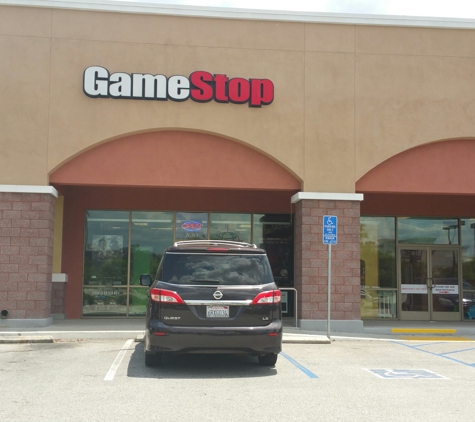 GameStop - Santa Clarita, CA. Front of the building