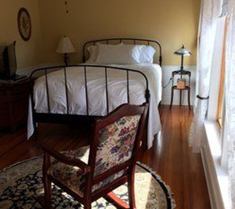 Attwood House Bed and Breakfast - Randolph, KS