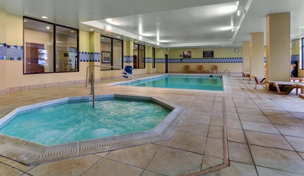 Hampton Inn & Suites Indianapolis-Airport - Indianapolis, IN