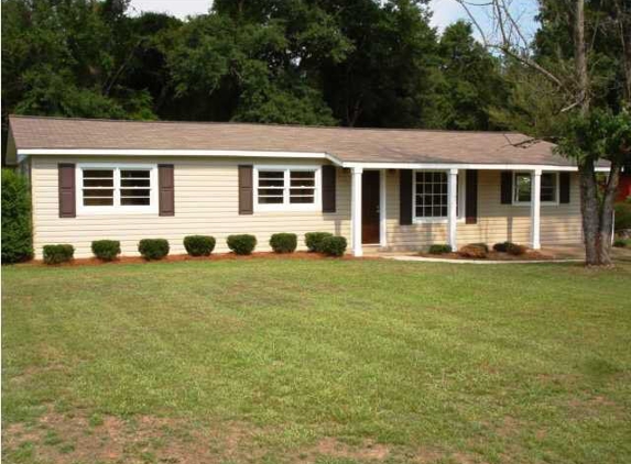 Cindy Russell, Vacasa Alabama Real Estate. First time Home Owner's new "Home Sweet Home".