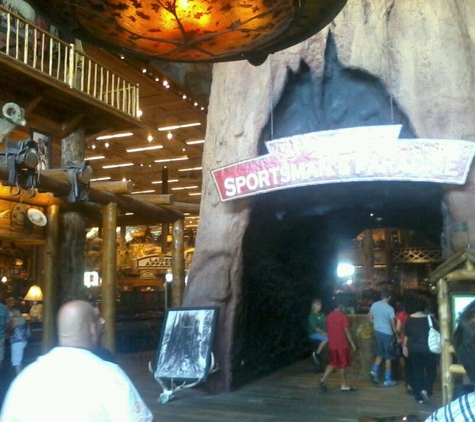 Bass Pro Shops - Manteca, CA