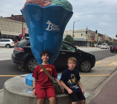 Blue Bunny Ice Cream Parlor - le Mars, IA