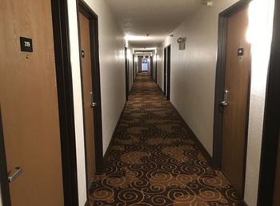 Quincy Inn & Suites - Quincy, IL