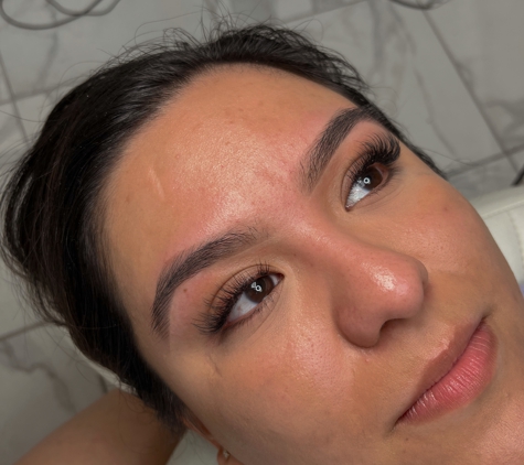 Brows & Brazilians LLC - Irving, TX