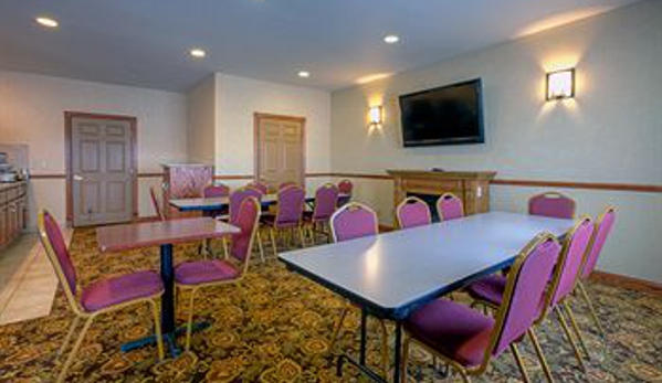 Country Inns & Suites - Forest Lake, MN