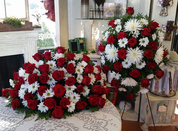 Treasured Blossoms Flower Market - Rowlett, TX. Funeral flowers
www.floristofrowlett.com #funeralflowersrowlett