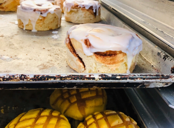 Panaderia San Fernando - San Fernando, CA