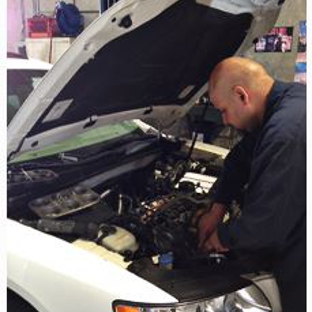 B & D Auto Repair & Service - Vista, CA