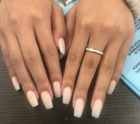 fabulash nails and dayspa - Rocklin, CA