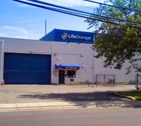 Life Storage - Islip, NY