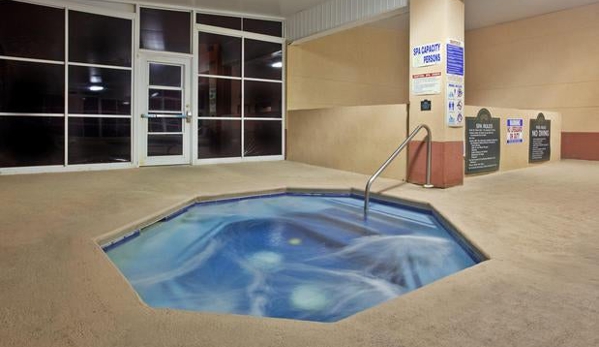 Holiday Inn Express & Suites Hiawassee - Hiawassee, GA