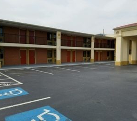 Econo Lodge - Columbus, GA