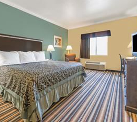 Days Inn by Wyndham Rockdale Texas - Rockdale, TX