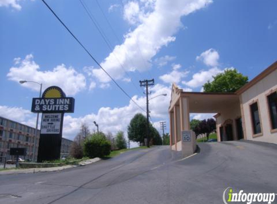 Super 8 by Wyndham Nashville Near Downtown / I-40 - Nashville, TN