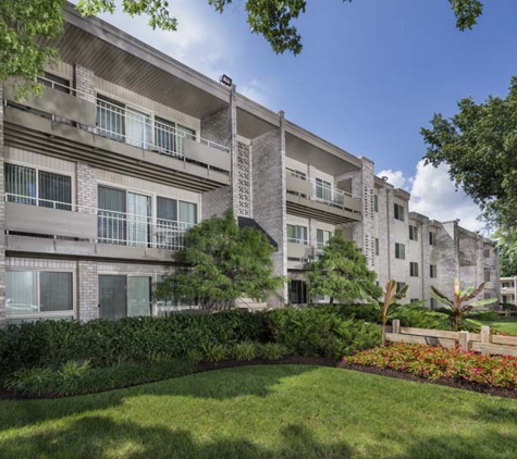 Riverside Plaza Apartments - Oxon Hill, MD