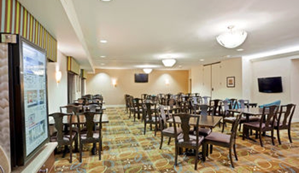 Holiday Inn Express & Suites Puyallup (Tacoma Area) - Puyallup, WA