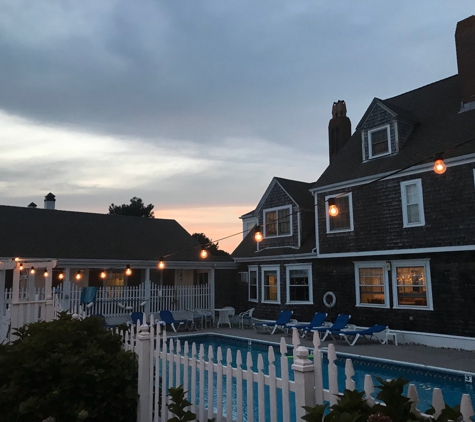 Beach Breeze Inn - Falmouth, MA