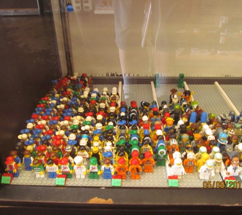 Pot of Gold Collectibles and More - Pleasant Hill, CA. LOWEST PRICES on LEGO Minifigures in the Bay Area.