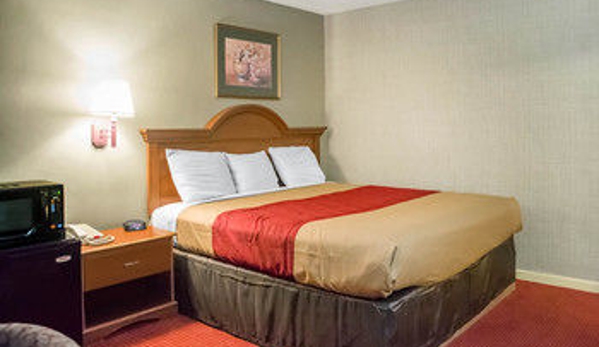 Econo Lodge - Newton Falls, OH