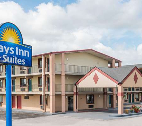 Days Inn & Suites by Wyndham Springfield on I-44 - Springfield, MO