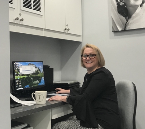 Beverly Hills Aesthetic Dentistry: Jamielynn M. Hanam-Jahr, DDS - Beverly Hills, CA. Beverly dentist Dr Jamielynn Hanam-Jahr at work in her office at Beverly Hills Aesthetic Dentistry