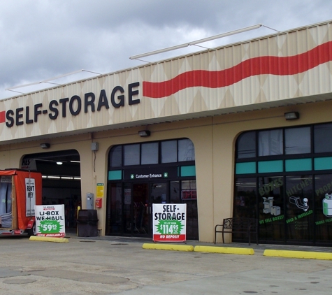 U-Haul Moving & Storage at MacArthur Dr - Alexandria, LA