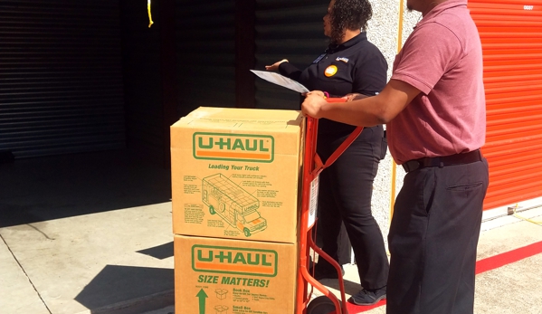 U-Haul Storage at Country Club-Carrollton - Carrollton, TX