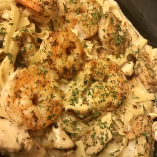 Honey's - Detroit, MI. Honey's Chicken and Shrimp Alfredo