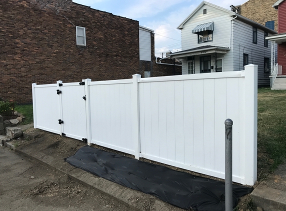 A.C. Remodeling - Aliquippa, PA. Vinyl Fence installation