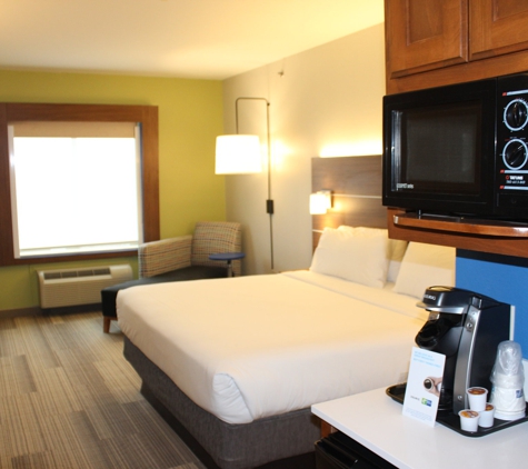 Holiday Inn Express & Suites Mansfield - Mansfield, TX