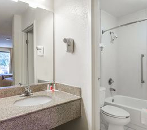 Days Inn by Wyndham Norfolk Airport - Norfolk, VA