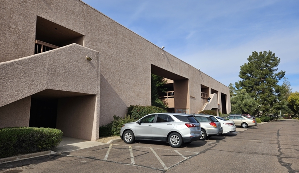 Taylord Wellness - Tempe, AZ. Parking Lot view of business complex