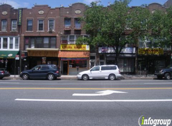 Lapollera Colorada - Jackson Heights, NY