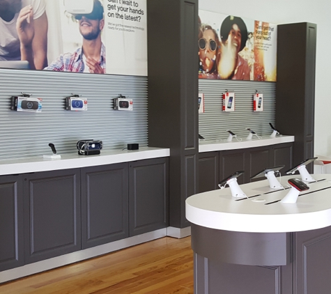 VERIZON WIRELESS Wireless Zone Flora - Authorized Retailer - Flora, IL