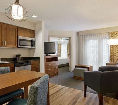 Homewood Suites by Hilton Kansas City-Airport - Kansas City, MO