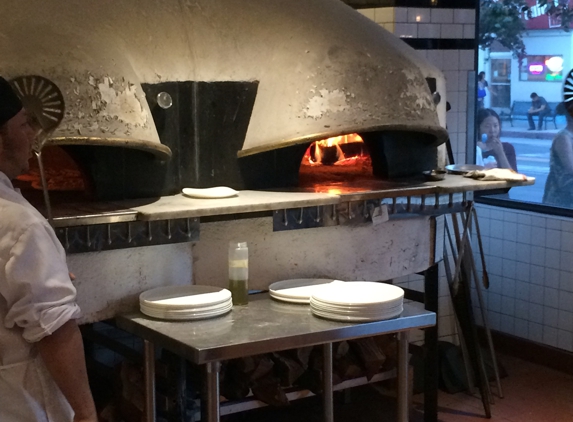 800 Degrees Neapolitan Pizzeria - Pasadena, CA. Huge pizza oven!