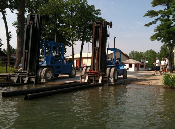 Ding's Boat Dock - Waupaca, WI