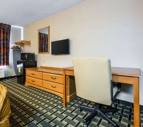 Econo Lodge - Peoria, IL