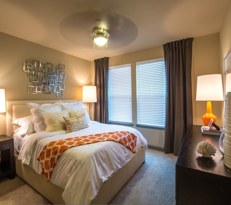 Elan City Centre Luxury Apartments - Farmers Branch, TX