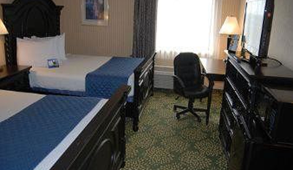 Baymont Inn & Suites - Flint, MI