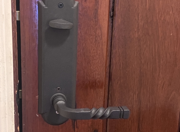 OceanSprings Safe & Lock - Ocean Springs, MS. Front door lock and handle