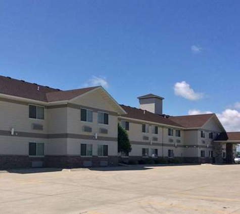 Baymont Inn & Suites - Harlan, IA