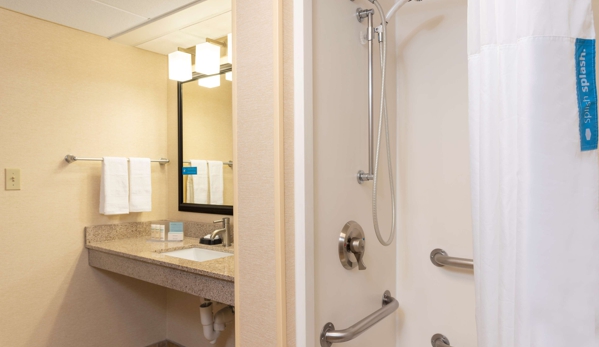 Hampton Inn & Suites Cleveland-Airport/Middleburg Heights - Middleburg Heights, OH